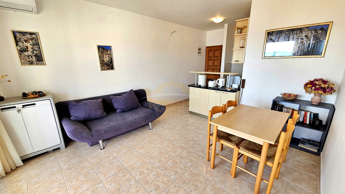 Appartamento con due camere da letto a Okrug Gornji/Čiovo con splendida vista sul mare e piscina